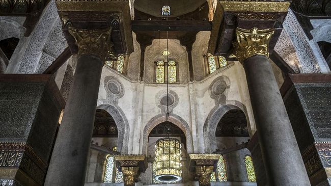 Tekan Wabah Corona, Mesir Tutup Seluruh Masjid Selama Ramadan Mesir memerintahkan untuk menutup dan meniadakan kegiatan di seluruh masjid selama Ramadan guna menghindari penyebaran virus corona.