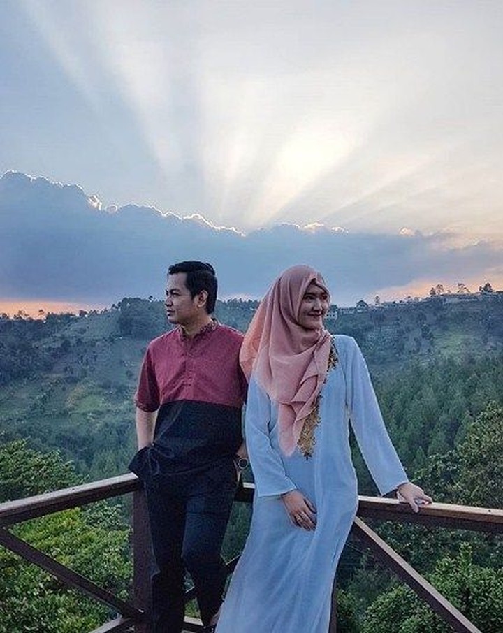 Quality Time Romantis Tommy Kurniawan dan Istri