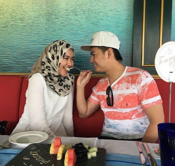 Quality Time Romantis Tommy Kurniawan dan Istri