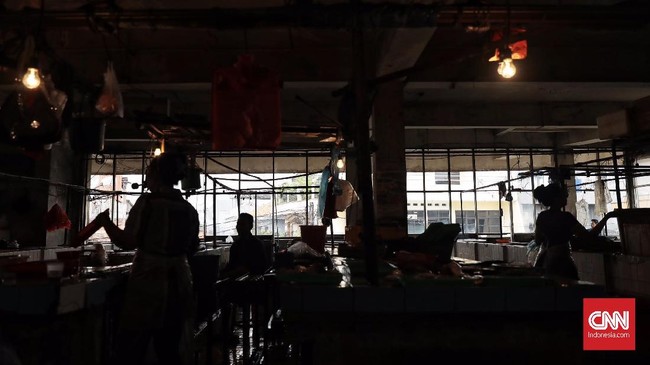 Bagi pasar yang masih beroperasi di kota Magelang, warga dan pedagang di sana diminta menerapkan protokol kesehatan mencegah risiko penularan Covid-19.