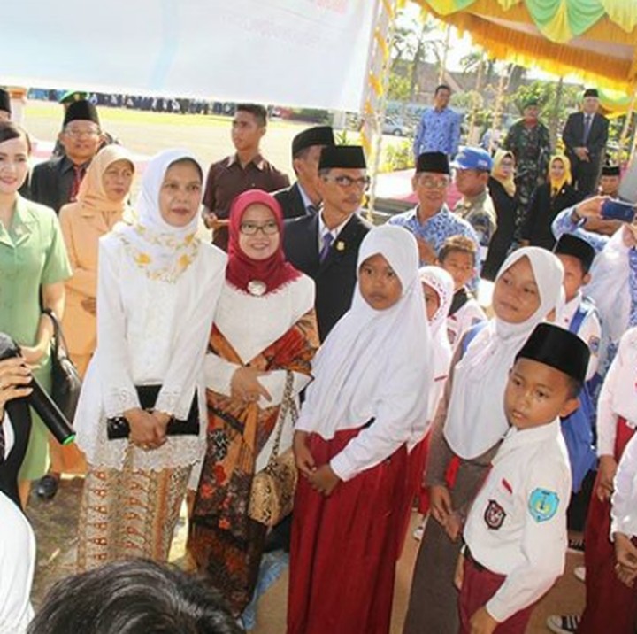 <p>Anna Sophanah, Bupati Indramayu mengundurkan diri dari jabatannya. Anna mengajukan pengunduran diri pada 30 Oktober lalu. (Foto: Instagram @annasophanah)</p>