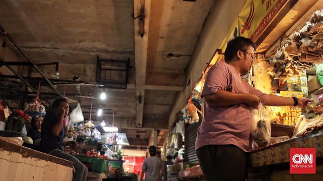 Harga Mayoritas Pangan Turun, Kecuali Gula dan Minyak Goreng Rata-rata harga cabai merah besar menurun menjadi Rp27.700 per kilogram (kg) dari semula Rp30.700 per kg, sedangkan harga gula dan minyak goreng naik tipis.