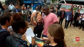 VIDEO: Idris Elba Jadi Pria Terseksi Versi Majalah People