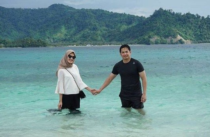 Quality Time Romantis Tommy Kurniawan dan Istri