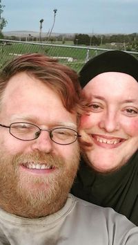 Kisah Romantis Pasangan Suami Istri yang Tumbuhkan Janggut Bersama