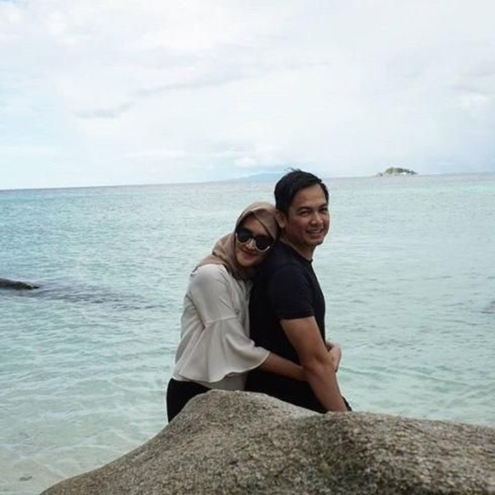 <p> Ini nih Bun, pelukan manis Lisya untuk Tommy. (Foto: Instagram @tommykurniawann)<br /><br /></p>