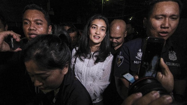 Atiqah Hasiholan mempertanyakan kesalahan ibundanya, Ratna Sarumpaet, karena kebohongan soal muka lebam menurutnya tak pernah disebar ke publik.