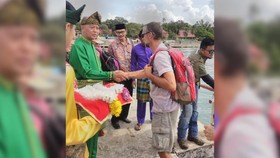 Pelayar Asal Jerman Terpesona Budaya Indonesia