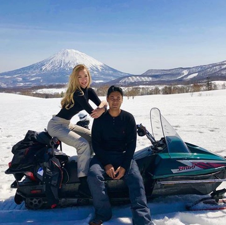 <p>Kabar terbaru berdasarkan keterangan dari rekan Pandji, Varsha Strauss tengah mengandung anak pertama dari anak Bambang Trihatmojdo itu. (Foto: Instagram @varshaadhikumoro)</p>