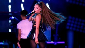 Para Aktris Hollywood Sambut 'Thank U, Next' Ariana Grande