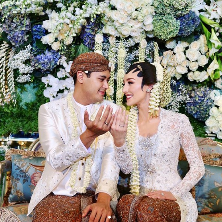 <p>Panji dan Varsha melangsungkan pernikahannya selama dua hari berturut-turut. (Foto: Instagram @varshaadhikumoro)</p>