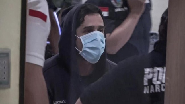 Polisi membenarkan telah menangkap eks pesepakbola sekaligus aktor dalam sinetron Tendangan Si Madun karena kepemilikan narkotika.