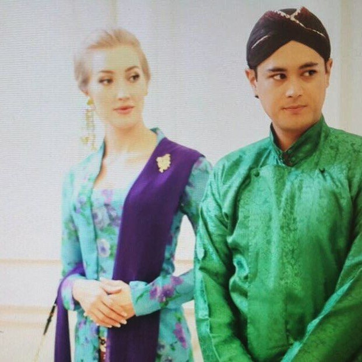 Panji Trihatmodjo resmi mempersunting Varsha Strauss pada 3 Agustus 2018&period; Sejak berpacaran hingga menikah&comma; pasangan ini selalu terlihat romantis&period;