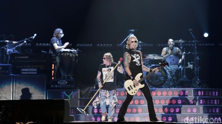 Berbagai jenis lagu bisa didengar anak, termasuk lagu dengan genre rock seperti Guns N Roses nih, Bun.