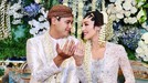 Panji Trihatmodjo resmi mempersunting Varsha Strauss pada 3 Agustus 2018&period; Sejak berpacaran hingga menikah&comma; pasangan ini selalu terlihat romantis&period;