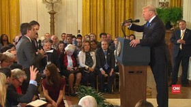 VIDEO: Adu Mulut dengan Trump, Mikrofon Wartawan CNN Ditarik