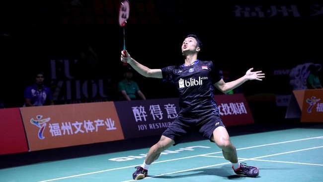 Anthony Ginting kembali menelan kekalahan di ajang BWF World Tour Finals saat menghadapi Shi Yuqi dengan skor 8-21, 19-21.