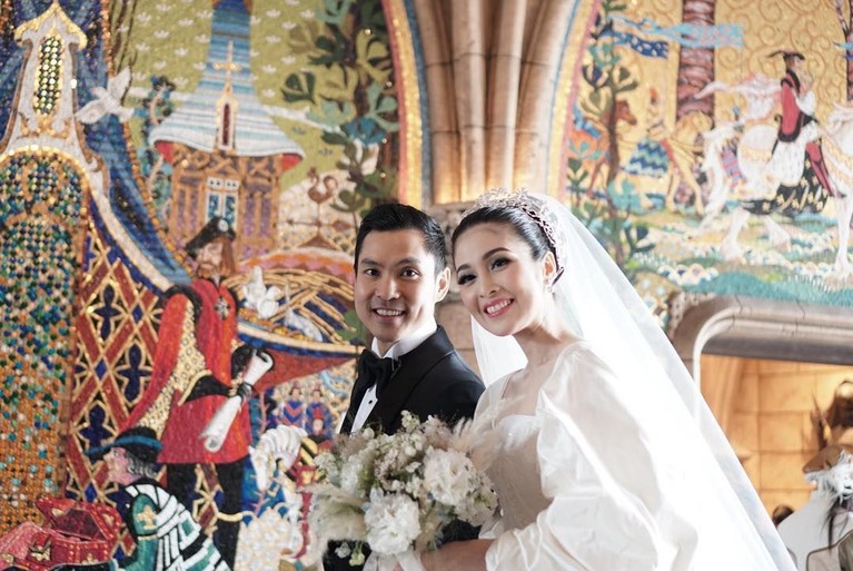 Anniversary Ke-2, Ini 6 Foto Romantis Sandra Dewi dan Suami Pernikahan Sandra Dewi dan Harvey Moeis sudah memasuki usia dua tahun. Pasangan yang kerap tampil romantis ini pun telah dikaruniai seorang anak, Raphael Moeis.