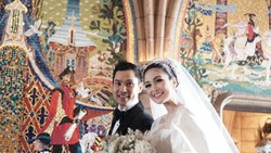 Anniversary Ke-2, Ini 6 Foto Romantis Sandra Dewi dan Suami