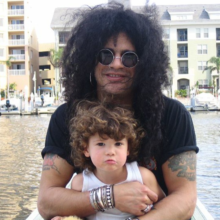 <p>Momen London kecil foto dengan ayahnya, mirip nggak, Bun? (Foto: Instagram @felafhudson)</p>