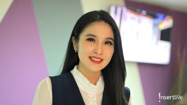 img-title Sandra Dewi Komentari Artis Pamer Saldo ATM: Kalau Gue Malu