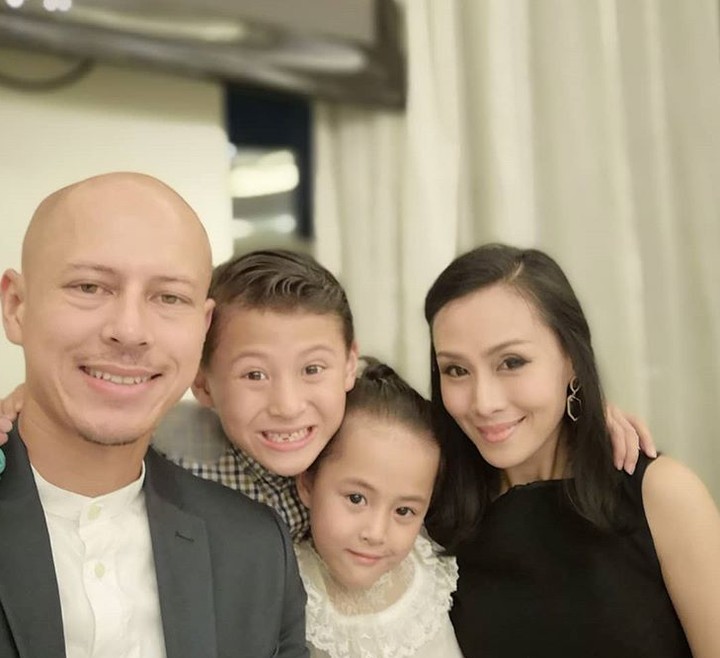 Bunda masih ingat Pierre Roland, pemeran Gerhana dalam sinetron 'Gerhana'? Begini kabarnya bersama keluarga tercinta.