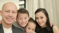 <p>Bagi Bunda yang lahir di tahun 90-an, pasti tahu deh sinetron 'Gerhana' yang hits di akhir 90-an dan awal tahun 2000-an. Kini, pemeran utamanya, Pierre Roland tinggal di Macau bersama keluarga tercinta. (Foto: Instagram/ @pierrerolandc)</p>