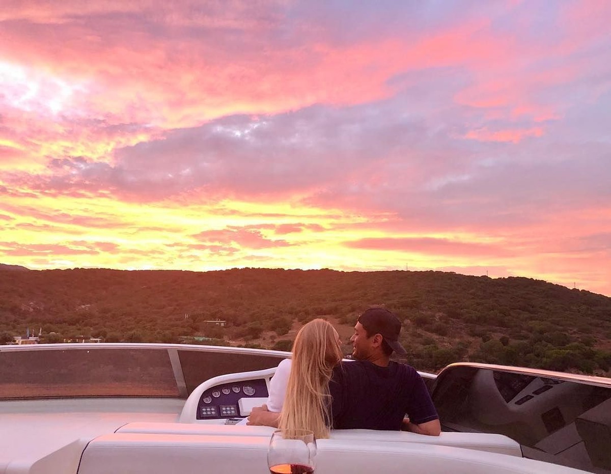 Panji Trihatmodjo resmi mempersunting Varsha Strauss pada 3 Agustus 2018&period; Sejak berpacaran hingga menikah&comma; pasangan ini selalu terlihat romantis&period;