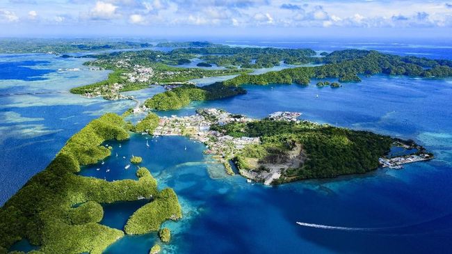 Setelah Hawaii, Kepulauan Palau berencana melarang turis menggunakan tabir surya yang mengandung zat berbahaya bagi terumbu karang.