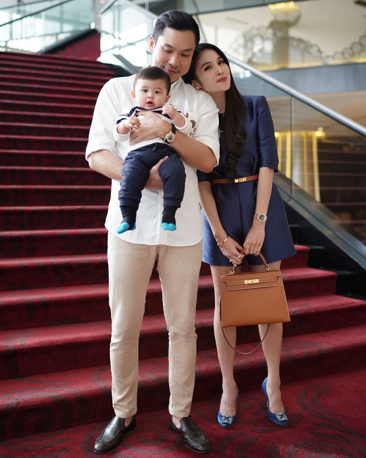 Pernikahan Sandra Dewi dan Harvey Moeis sudah memasuki usia dua tahun&period; Pasangan yang kerap tampil romantis ini pun telah dikaruniai seorang anak&comma; Raphael Moeis&period;