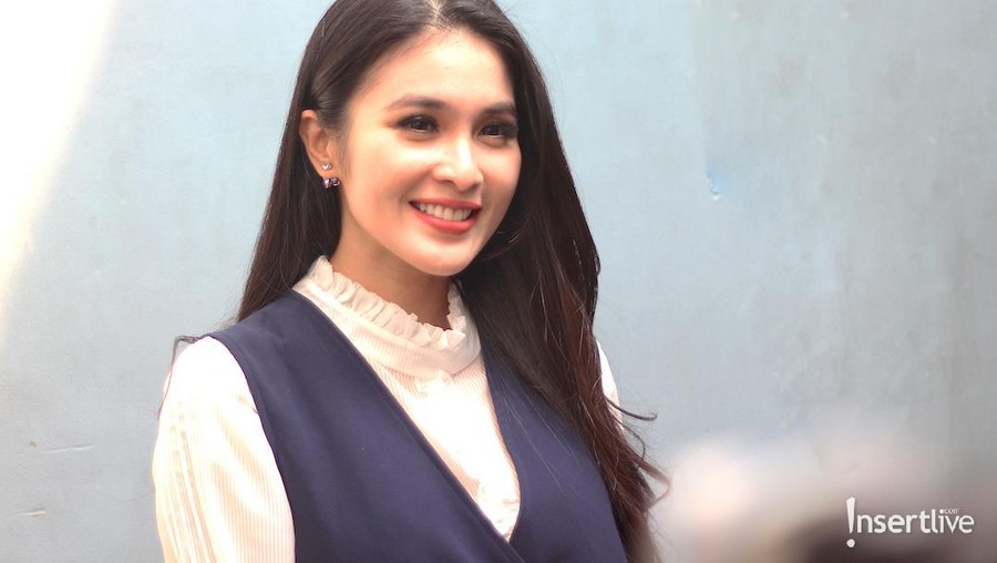 Sandra Dewi menyebutkan dirinya bengkak karena sedang hamil besar.