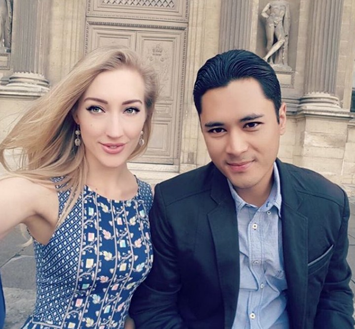 Begini kemesraan dan romantisnya pasangan Panji Trihatmodjo dan Varsha Strauss.
