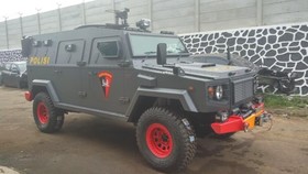 Pikap Toyota Dirombak Jadi Anti-Peluru