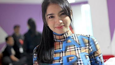 'Reva Guna Guna', Jadi Film Horor Pertama Angel Karamoy