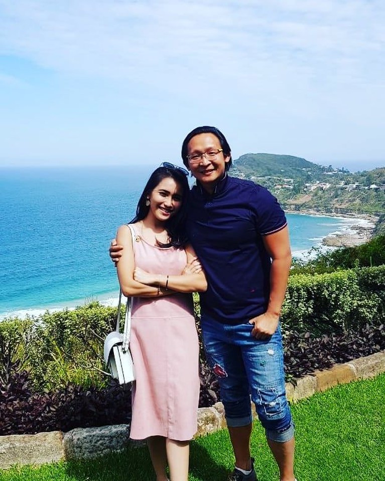 6 Foto Kedekatan Ayu Ting Ting dan Fransen Susanto Ayu Ting Ting dikabarkan dekat dengan pengusaha sukses, Fransen Susanto. Ayu diketahui telah membintangi dua film produksi Fransen dan RA Pictures.
