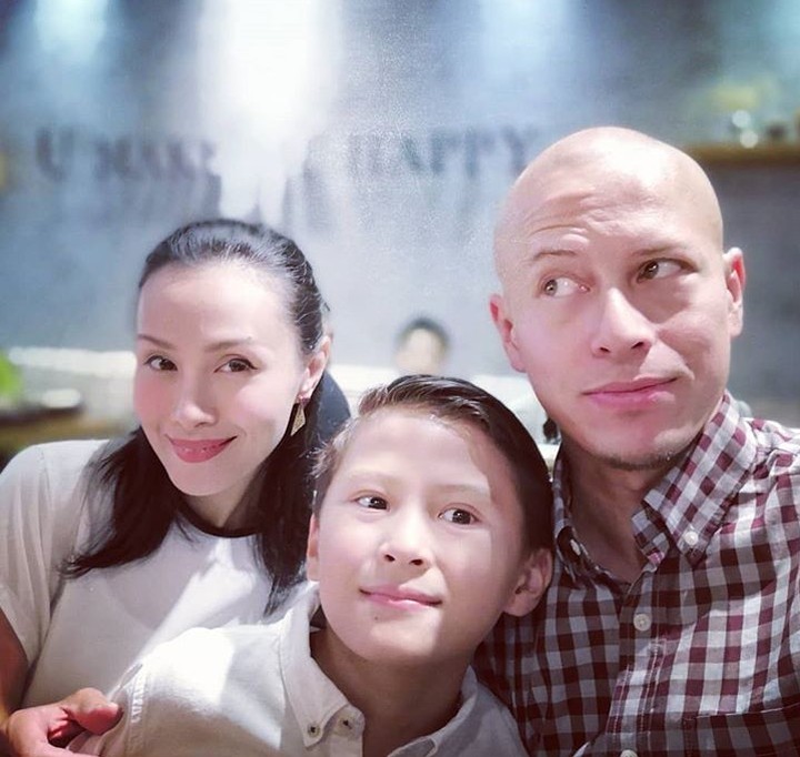 Bunda masih ingat Pierre Roland, pemeran Gerhana dalam sinetron 'Gerhana'? Begini kabarnya bersama keluarga tercinta.