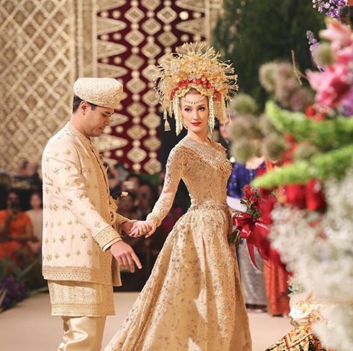 <p>Langgeng terus ya Panji dan <a href="https://hot.detik.com/celeb/4157880/jadi-menantu-bambang-trihatmodjo-varsha-strauss-ganti-nama" target="_blank">Varsha Strauss</a>. (Foto: Instagram @varshaadhikumoro)</p>