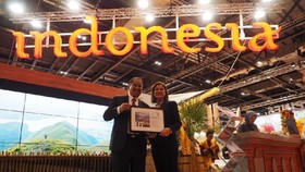 Menpar Terima Penghargaan dari Lonely Planet di London
