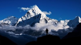 Wanita Hong Kong Pecahkan Rekor Mendaki Everest Tercepat