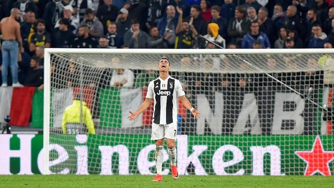 Ronaldo: Juventus Beri Kemenangan untuk Manchester United Bintang Juventus, Cristiano Ronaldo menilai timnya seolah memberikan kemenangan pada Manchester United dalam duel Liga Champions.