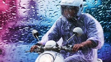 Aman Berkendara Saat Musim Hujan