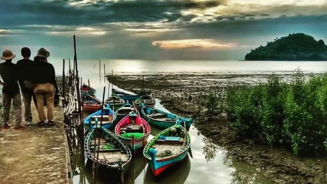 Mempawah Mangrove Park di Kalimantan Barat menyajikan banyak cerita dan ragam destinasi yang menarik bagi yang memiliki hobi jalan-jalan.