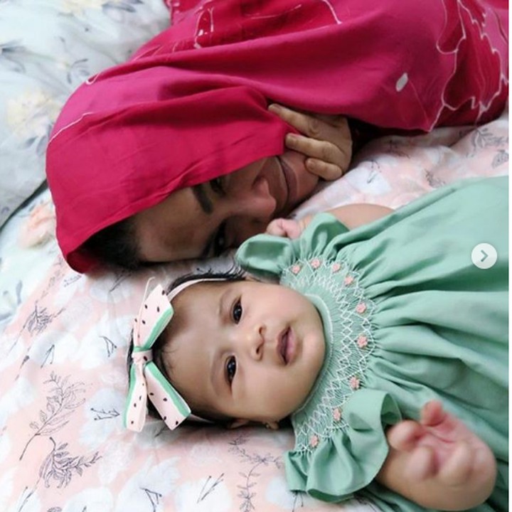 <p>Lucunya Baby Ansara bersama Mama Rieta Amilia. (Foto: Instagram @rieta_amilia)</p>