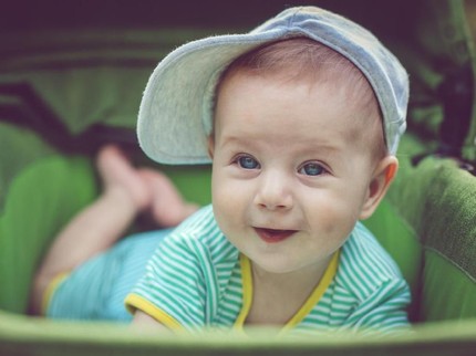 30 Nama Bayi Laki-laki dengan Arti Banyak Rezeki