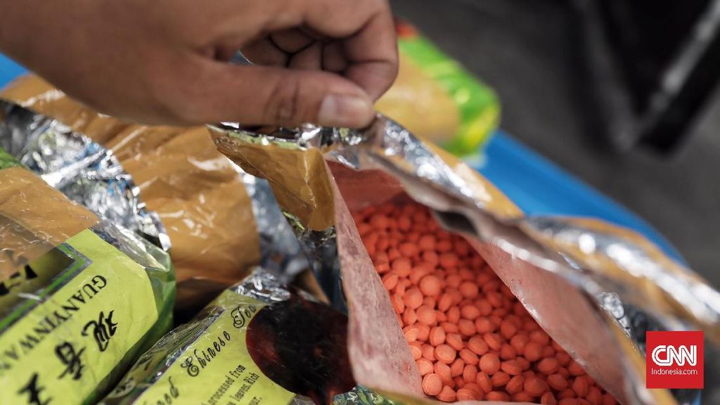 Polisi Bekuk WN Malaysia Bawa 99 Ribu Butir Happy Five Senilai Rp39 M