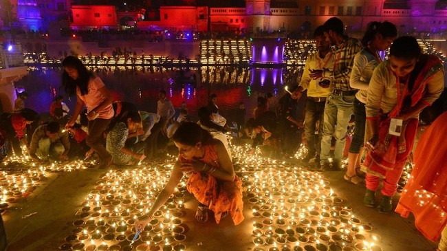 FOTO: Bermandikan Cahaya di Perayaan Diwali