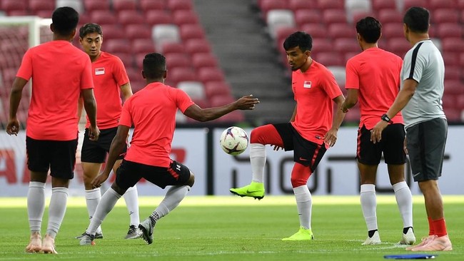 Berikut klasemen sementara Piala AFF 2021 setelah Singapura dan Thailand memastikan lolos dari Grup A.