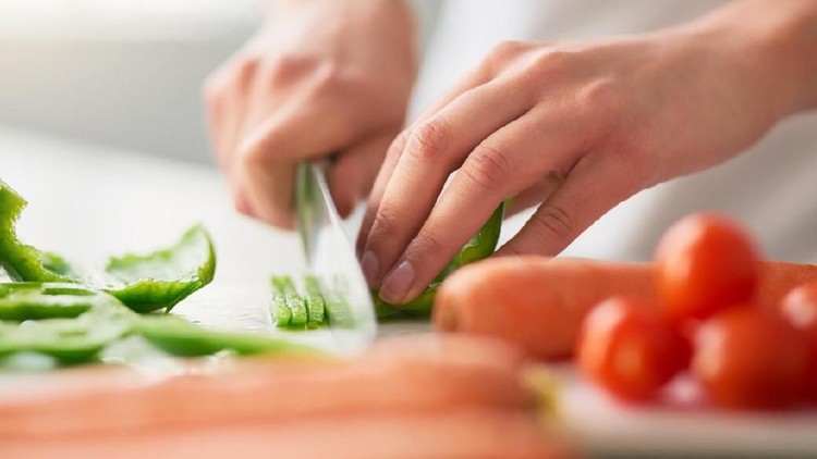 8 Bahan Penghilang Bau Tak Sedap di Tangan Sebal karena bau tak sedap tak kunjung hilang di tangan? Tenang, berikut 8 bahan yang bisa dimanfaatkan untuk menghilangkan bau. Selamat mencoba, Bun.