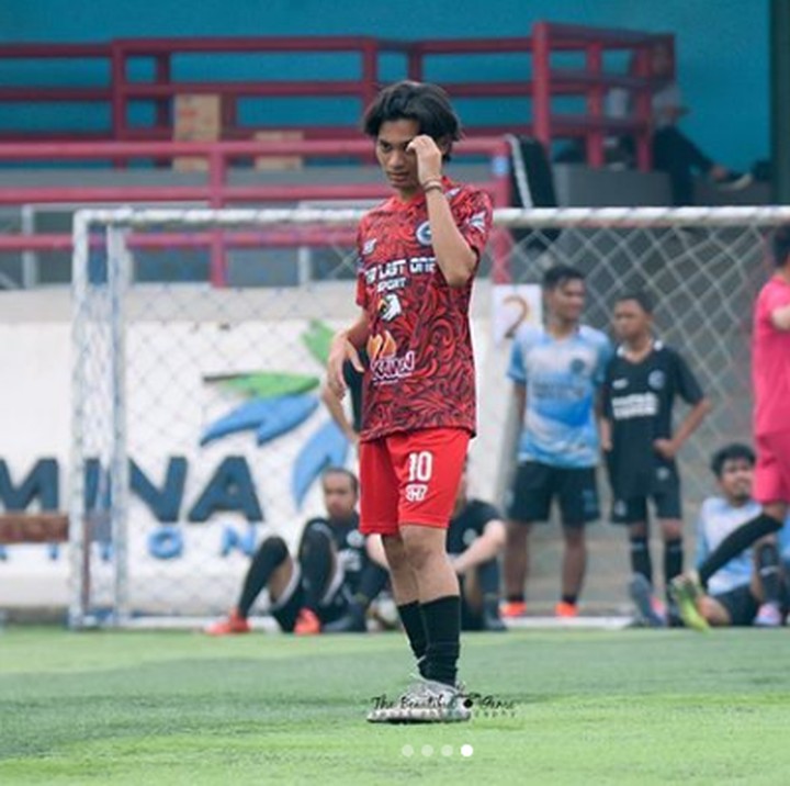<p>Gaya Yusuf Mahardika saat main bola. Aih, kerennya. (Foto: Instagram @mahardikayusuf)</p>