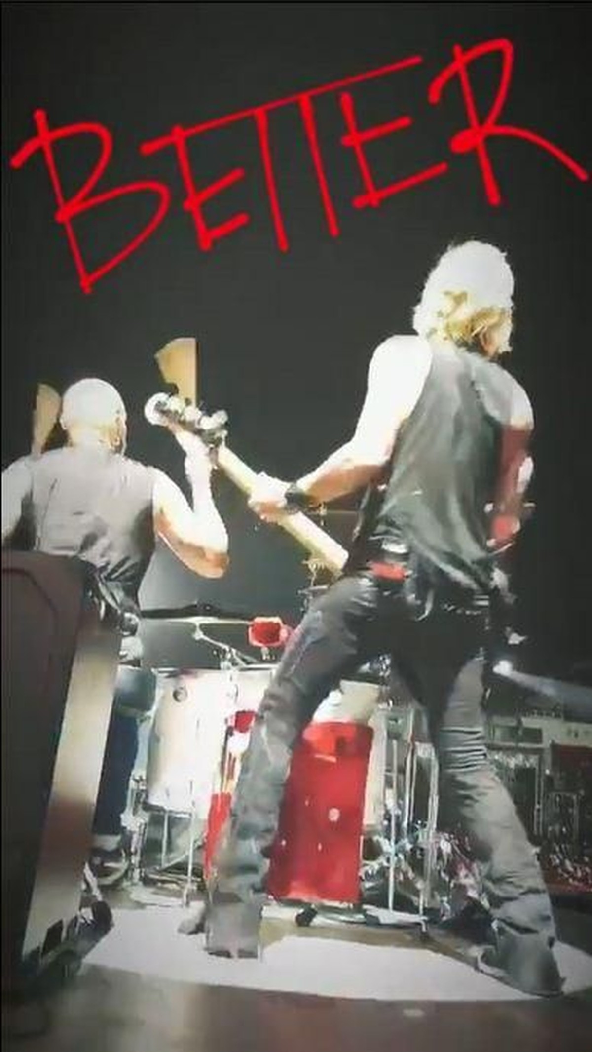 Konser Guns N' Roses berhasil menggemarkan Jakarta pada Kamis &lpar;8&sol;11&rpar; malam&period; Kemeriahan sangat terasa dari para penggemar yang menonton konser tersebut&period;